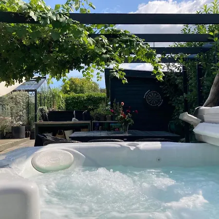 Charming Villa, Stylish Decor With Jacuzzi Villa Praesto