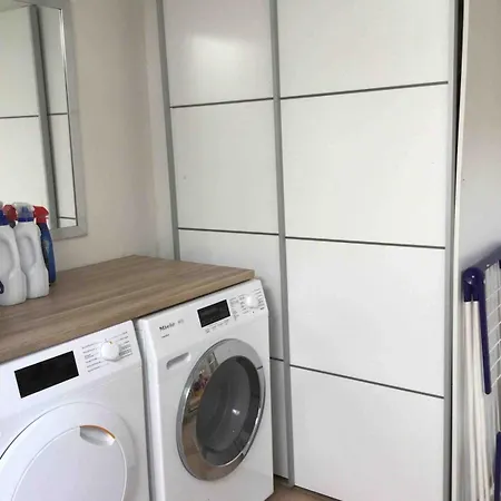 Charming Villa, Stylish Decor With Jacuzzi 别墅