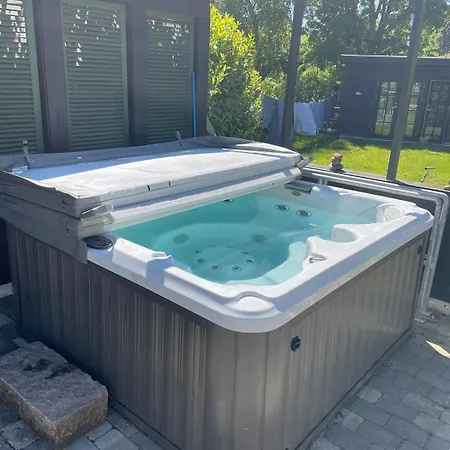 Charming Villa, Stylish Decor With Jacuzzi * Praesto