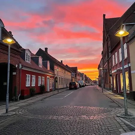 别墅 Charming Villa, Stylish Decor With Jacuzzi