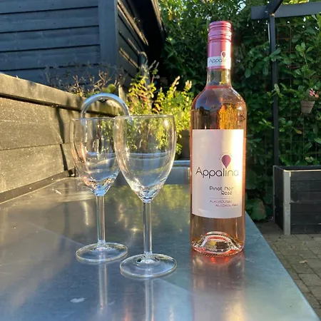 别墅 Charming Villa, Stylish Decor With Jacuzzi *