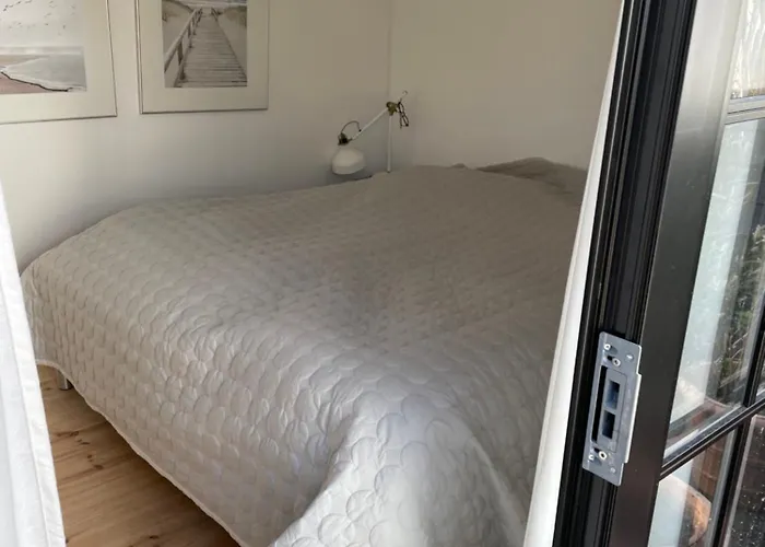 Charming Villa, Stylish Decor With Jacuzzi Præstø