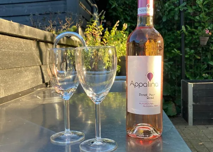 Villa Charming Villa, Stylish Decor With Jacuzzi *